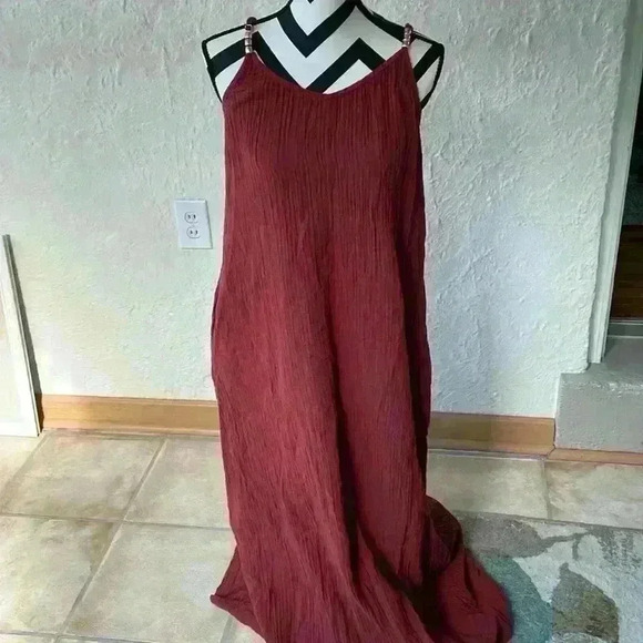 T Tahari maxi dress, 2 side pockets, adorable, gold beaded adjustable straps; 10 - Picture 1 of 6
